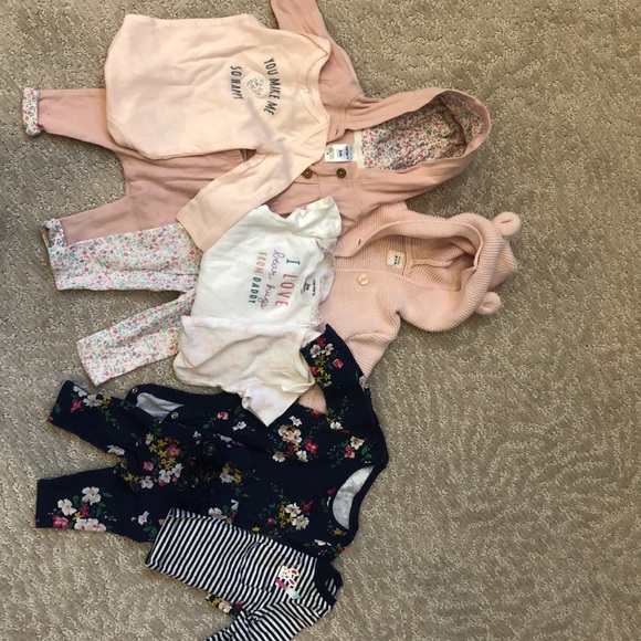 7/$25 0-3 months baby girl clothing bundle